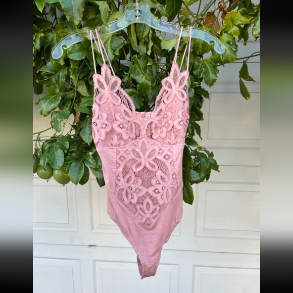 FreePeople One NWT lntamately Free Adella XS Lace Boduysuit In Dusty Rose - Picture 4 of 8